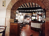 Osteria Calandrino inside