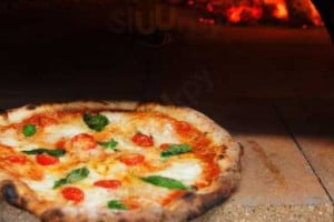 Maiale Rosa Wood Fired Pizzeria food