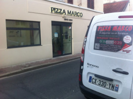 Pizza Marco outside