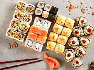 Sanis Sushi food