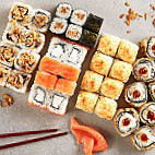 Sanis Sushi food