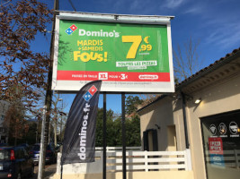 Domino's Pizza outside