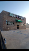 Daily Donuts outside