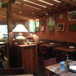 Trio's Burger Dentro
