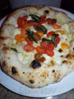 Una Pizza Napoletana food