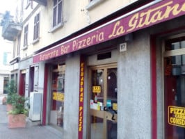 Pizzeria La Gitana outside
