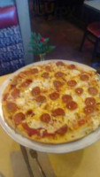 Mo's Pizza food