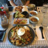 Moon's Kitchen Comida
