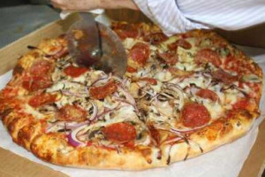 Mazza Pizzeria food
