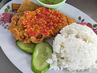 Warung Nur Syafiah food