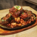 Desi Yew Tree Dentro