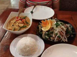 Thai Paradise food