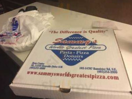 Sammy's World's Greatest Pizza food