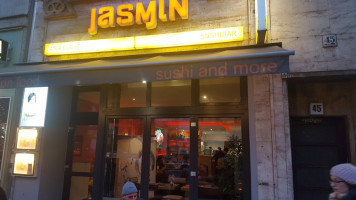 Jasmin inside