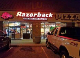 Jim's Razorback Pizza outside