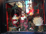 Choccywoccydoodah outside