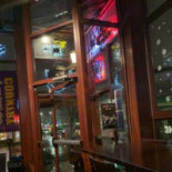 Redmond's Ale House Dentro