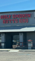 Holy Smokin Butts Bbq food