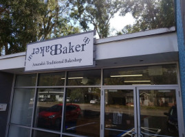 Bakerbaker outside