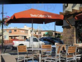 Peet's Coffee outside