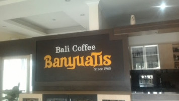 Coffee Shop Banyuatis outside