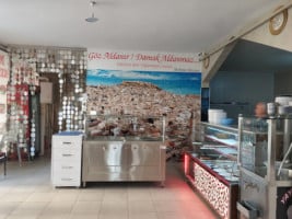 Mecnun Kebap Salonu inside