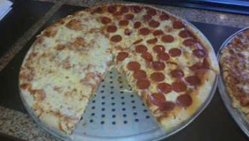 Barney's Pizzeria food