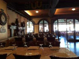 Zahle Restaurant inside