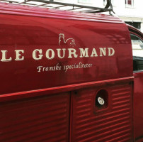 Le Gourmand outside