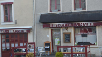 Le Bistrot de la Mairie inside