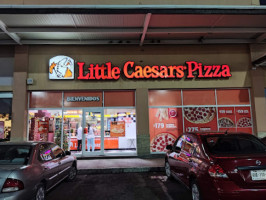 Little Caesars Mochis outside