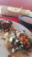 Tono's Tacos food