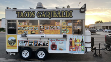 Tacos Garibaldi outside