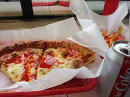 Denni's Pizza food