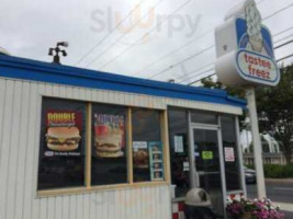 Elmer's Tastee Freez outside