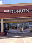 Sunshine Donuts outside