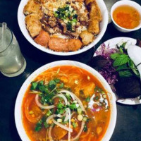 Saigons Flavor food