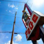 Ray's Pege Exterior
