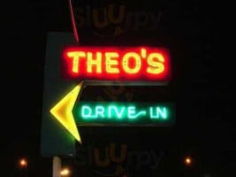 Theo's Drive-in inside