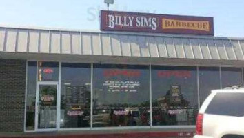 Billy Sims Barbecue outside
