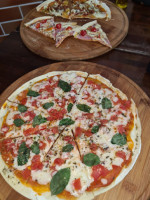 Cazzarola Pizza Dos Amigos food