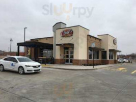 Raising Cane's Chicken Fingers outside