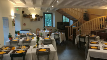 La Taverne Des Grottes food