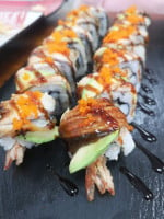 Tamakin Sushi inside
