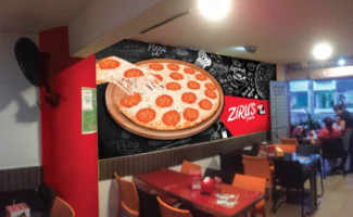 Ziru's Pizza food