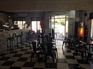 Cafeteria El Pilar inside