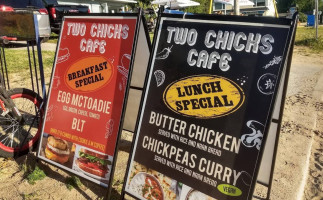 Two Chicks Cafe and Smoothie Bar food