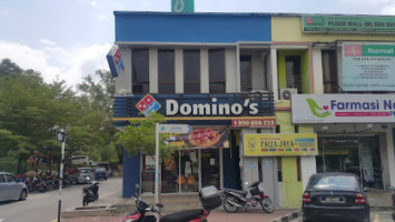 Domino's Bangi 2 outside