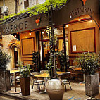 Cafe du Commerce inside