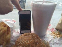 Willie's Burger Chicken Shack food